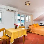 Room Avdic